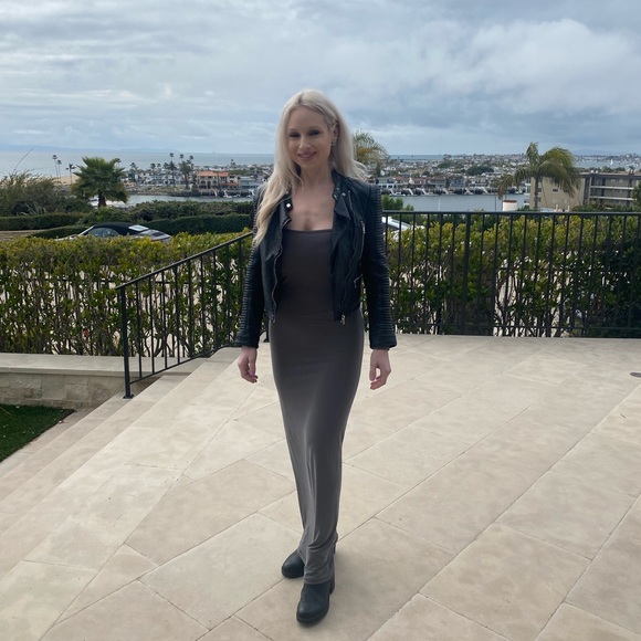 Meet your Posher, Erica - Picture 2 of 9